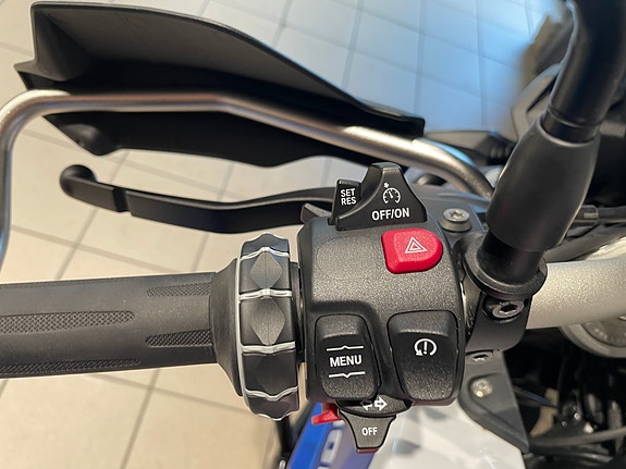BMW F 900 GS 10 of 15