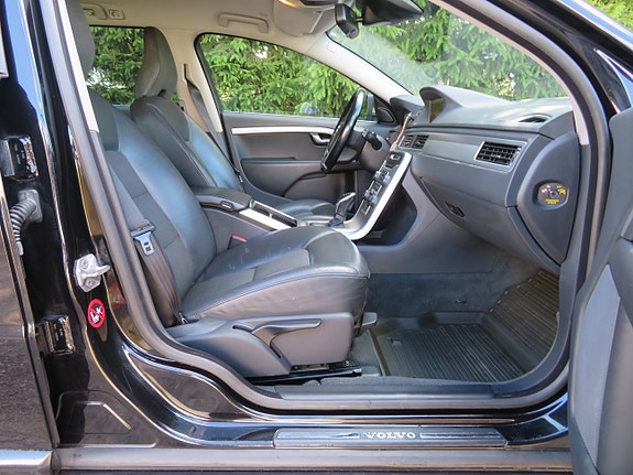 Volvo V70 16 of 30