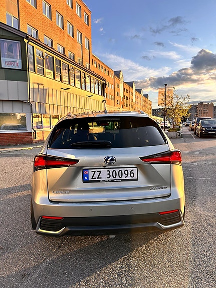 Lexus NX300h 4 of 16