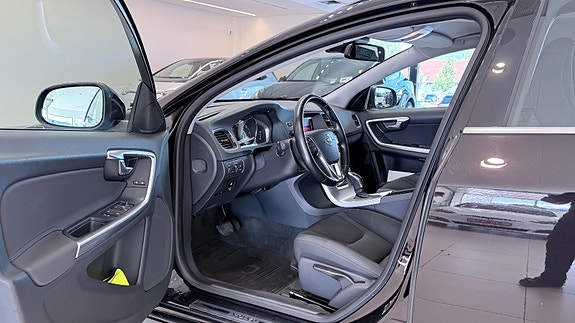 Volvo V60 11 of 30