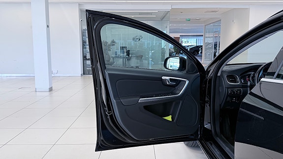 Volvo V60 12 of 30