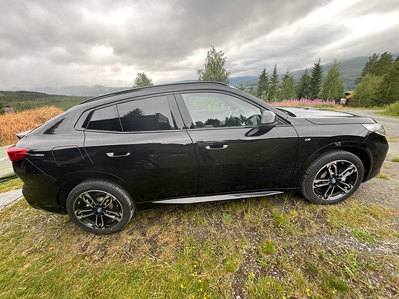 BMW iX2 3 of 10