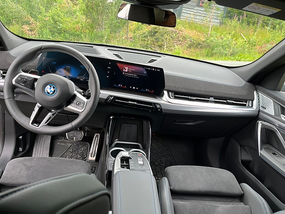 BMW iX2 7 of 10