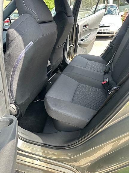 Toyota Corolla 16 of 29