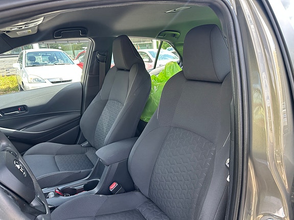 Toyota Corolla 6 of 29