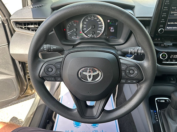 Toyota Corolla 8 of 29