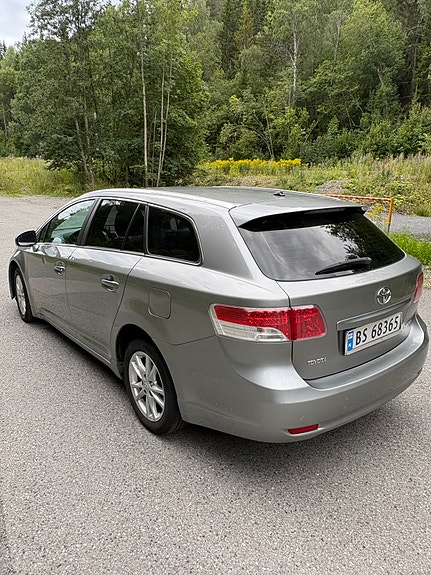 Toyota Avensis 3 of 30