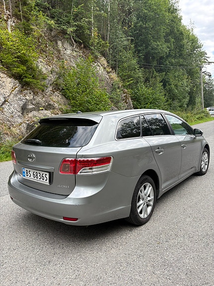 Toyota Avensis 4 of 30