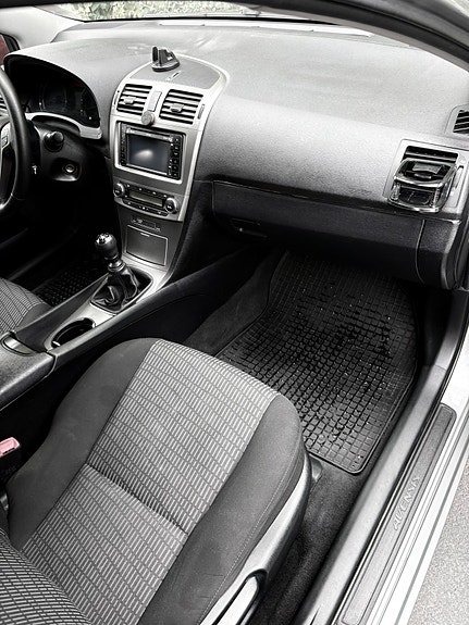 Toyota Avensis 18 of 30