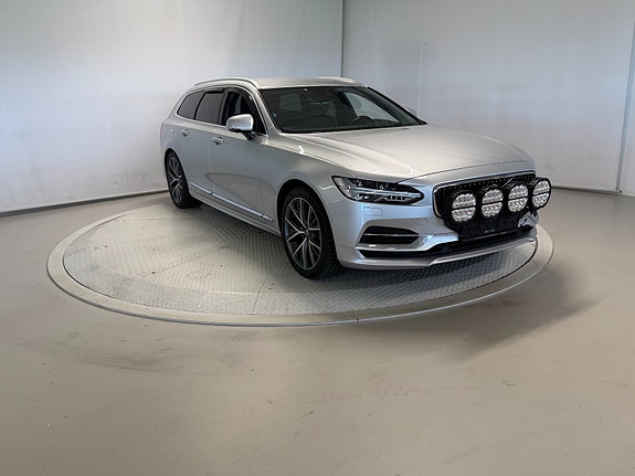 Volvo V90 2 of 30