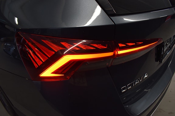 Skoda Octavia Scout 8 of 30