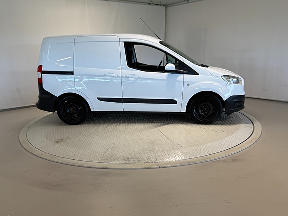Ford Transit Courier 11 of 30