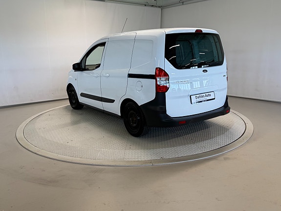 Ford Transit Courier 4 of 30
