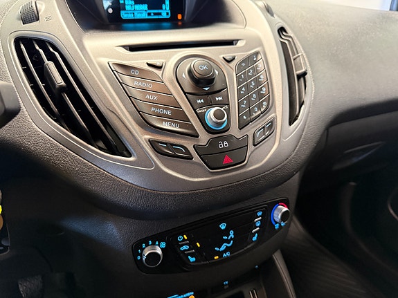 Ford Transit Courier 26 of 30