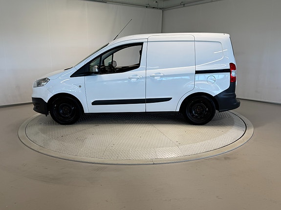 Ford Transit Courier 9 of 30