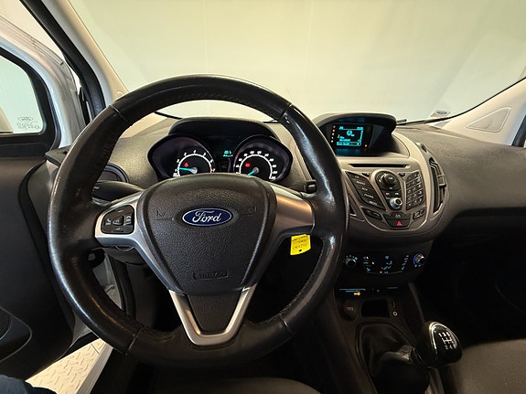 Ford Transit Courier 18 of 30