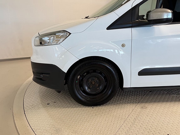 Ford Transit Courier 7 of 30