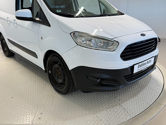 Ford Transit Courier 13 of 30