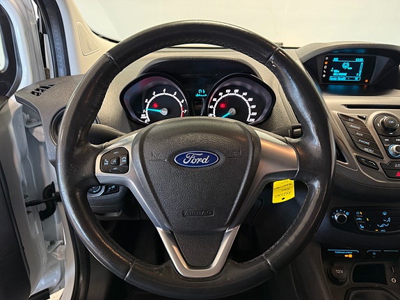 Ford Transit Courier 19 of 30