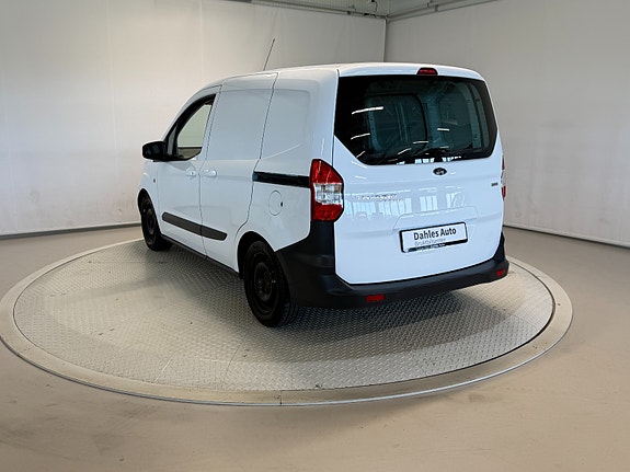 Ford Transit Courier 14 of 30