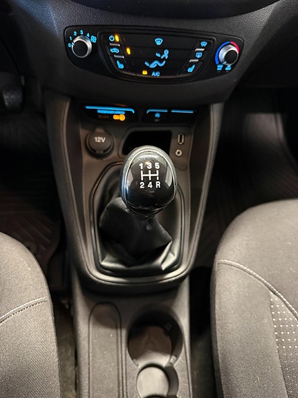 Ford Transit Courier 27 of 30