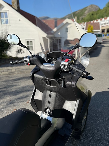 Piaggio MP3 400 LT 7 of 20