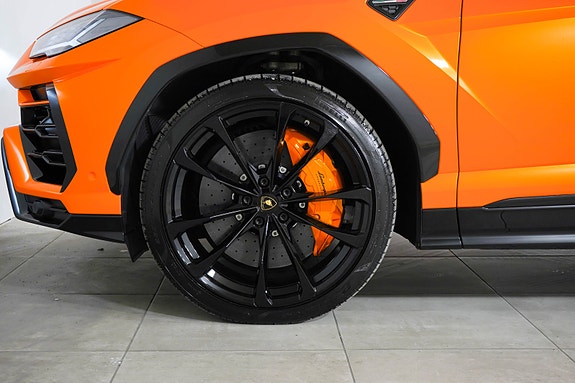 Lamborghini Urus 11 of 30