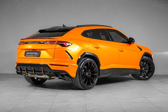 Lamborghini Urus 4 of 30