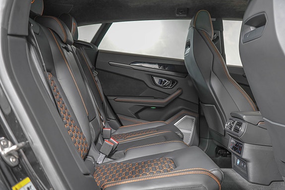 Lamborghini Urus 16 of 30