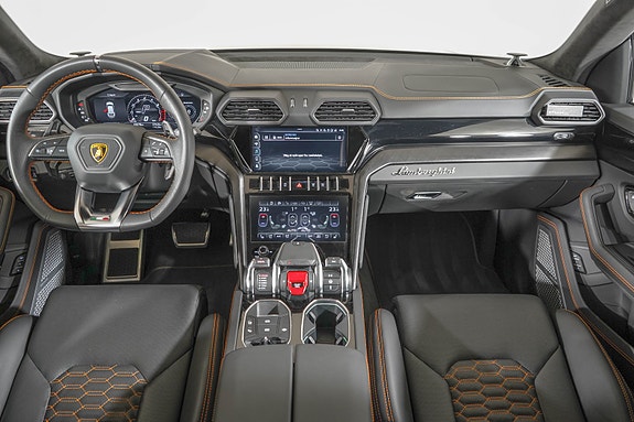 Lamborghini Urus 25 of 30
