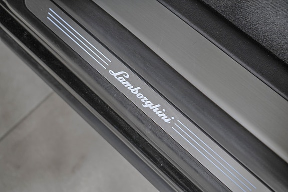 Lamborghini Urus 21 of 30