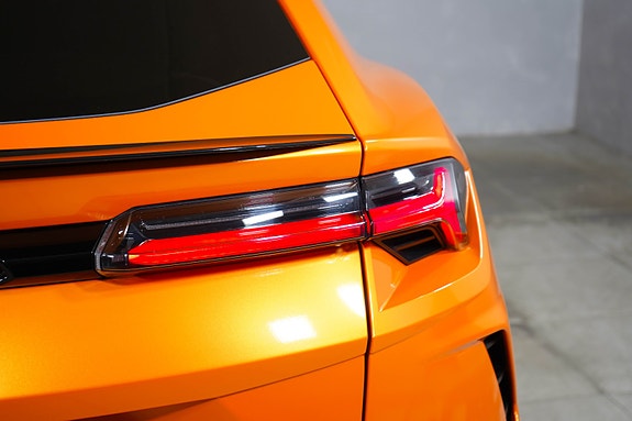 Lamborghini Urus 7 of 30