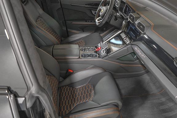 Lamborghini Urus 26 of 30