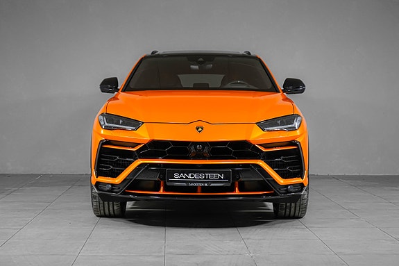 Lamborghini Urus 2 of 30