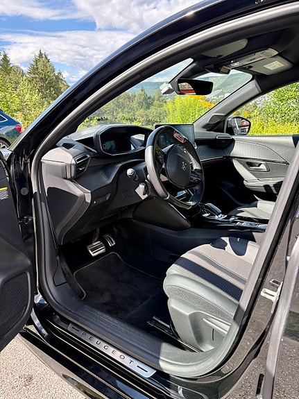 Peugeot 208 4 of 20