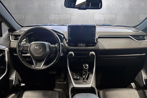 Toyota RAV4 Plug-in Hybrid 12 of 22