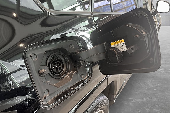Toyota RAV4 Plug-in Hybrid 10 of 22