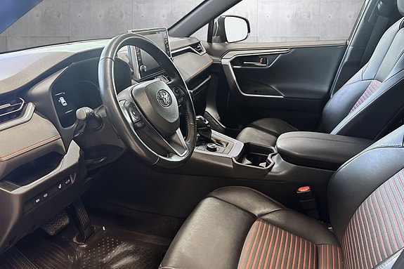 Toyota RAV4 Plug-in Hybrid 11 of 22