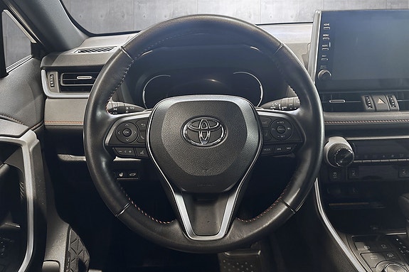 Toyota RAV4 Plug-in Hybrid 13 of 22