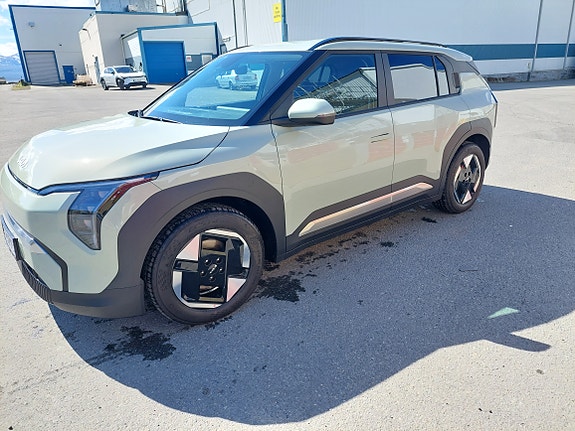 Kia EV3 3 of 7