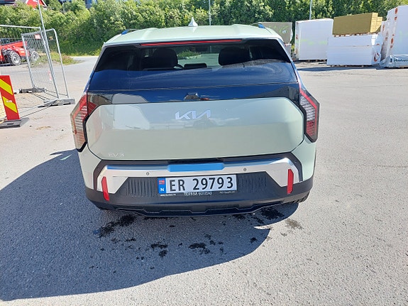Kia EV3 2 of 7