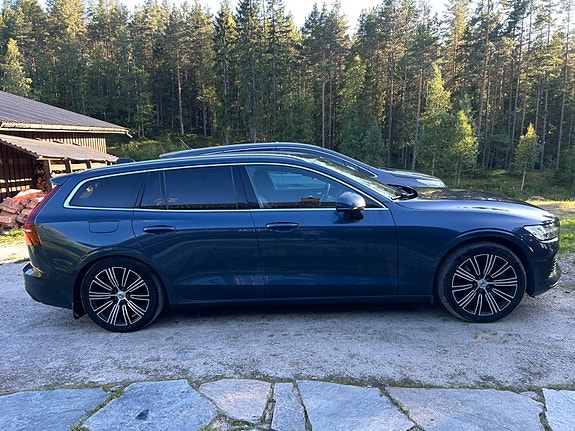 Volvo V60 2 of 10