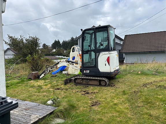 Bobcat E19 2 of 5
