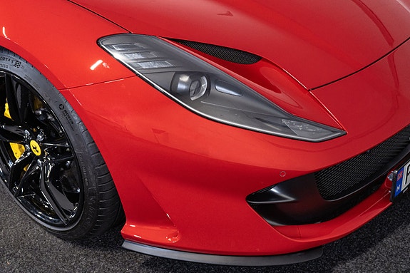 Ferrari 812 Superfast 10 of 30