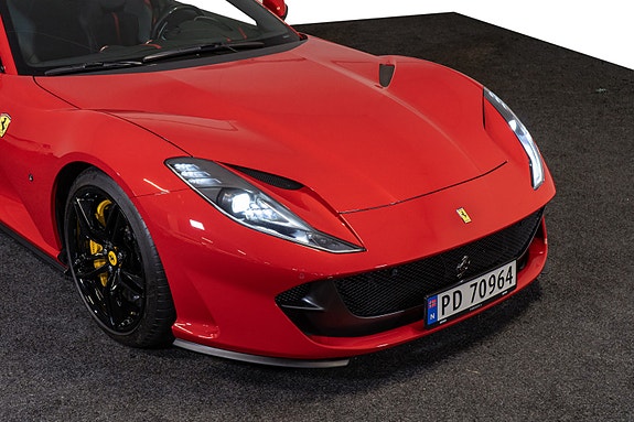 Ferrari 812 Superfast 13 of 30