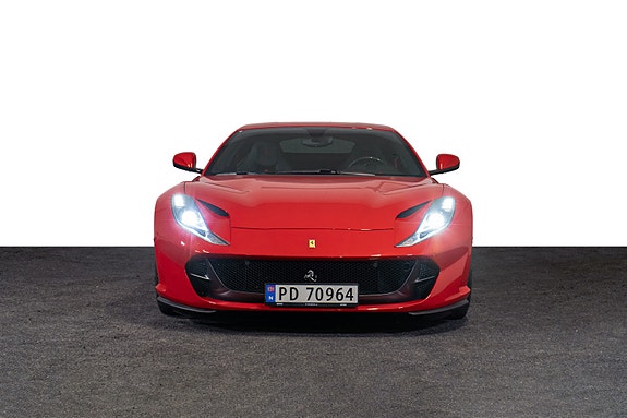 Ferrari 812 Superfast 6 of 30