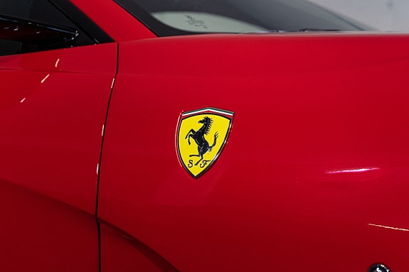 Ferrari 812 Superfast 12 of 30
