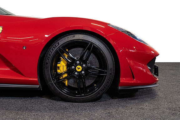 Ferrari 812 Superfast 14 of 30