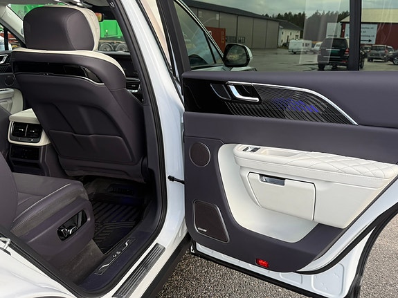 Hongqi E-HS9 24 of 30