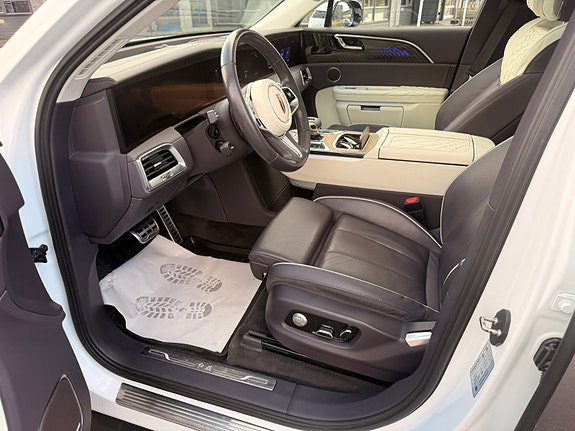 Hongqi E-HS9 28 of 30